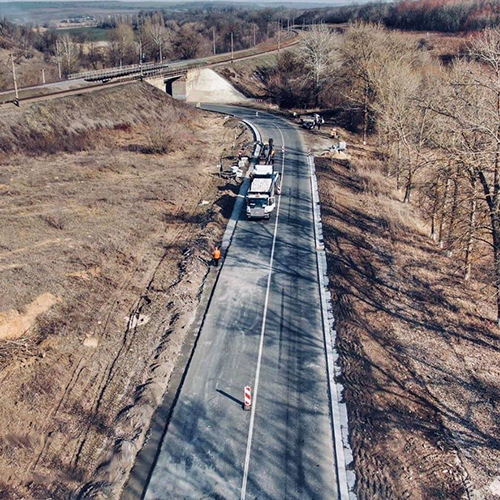 Дорожные столбики направляющие на трассе Н-26